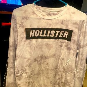 Only worn a few times, long sleeve, white/black color. Medium Size.